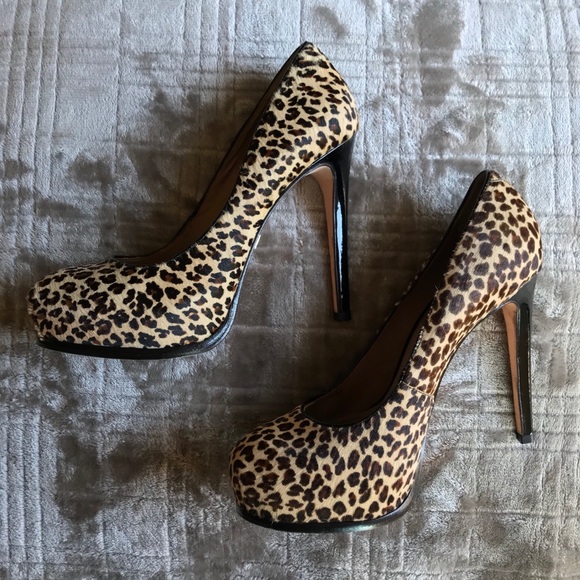 Pour La Victoire Animal Print Calf Hair Heels - Picture 8 of 9